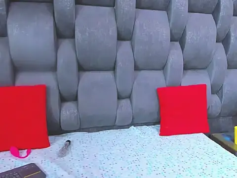 valerythompsonper online show from January 16, 7:29 pm