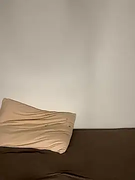 Snapshot of erokami36 chatting on November 6, 2:18 pm erokami36 online show from November 6, 2:18 pm