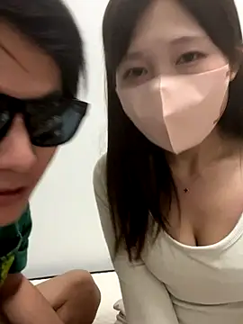 Snapshot of erokami36 chatting on November 15, 3:19 pm erokami36 online show from November 15, 3:19 pm