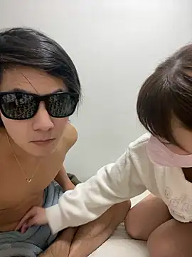 Snapshot of erokami36 chatting on November 25, 1:33 pm erokami36 online show from November 25, 1:33 pm