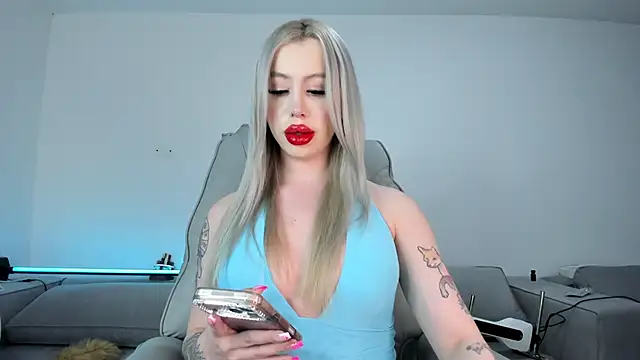 Snapshot of Sweet_Soffi chatting on May 23, 3:01 am Sweet Soffi online show from May 23, 3:01 am