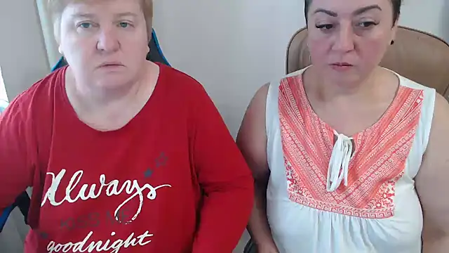 Snapshot of Bertie_Adeline chatting on October 29, 7:10 am Bertie Adeline online show from October 29, 7:10 am