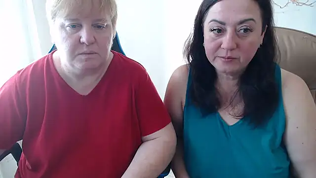 Snapshot of Bertie_Adeline chatting on October 31, 8:04 am Bertie Adeline online show from October 31, 8:04 am