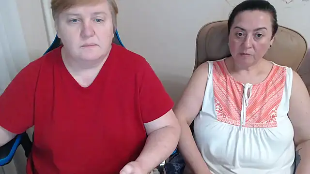 Snapshot of Bertie_Adeline chatting on November 9, 9:13 pm Bertie Adeline online show from November 9, 9:13 pm