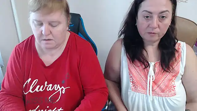 Snapshot of Bertie_Adeline chatting on November 12, 9:21 am Bertie Adeline online show from November 12, 9:21 am