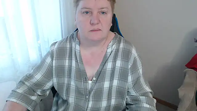 Snapshot of Bertie_Adeline chatting on November 20, 8:03 am Bertie Adeline online show from November 20, 8:03 am