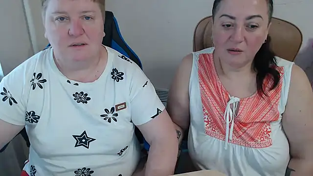 Snapshot of Bertie_Adeline chatting on November 28, 9:45 am Bertie Adeline online show from November 28, 9:45 am