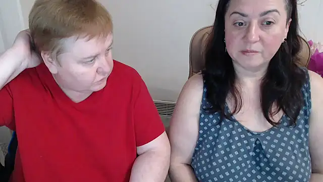 Snapshot of Bertie_Adeline chatting on December 16, 7:19 pm Bertie Adeline online show from December 16, 7:19 pm