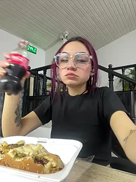 Red kytty6 online show from May 22, 3:46 am