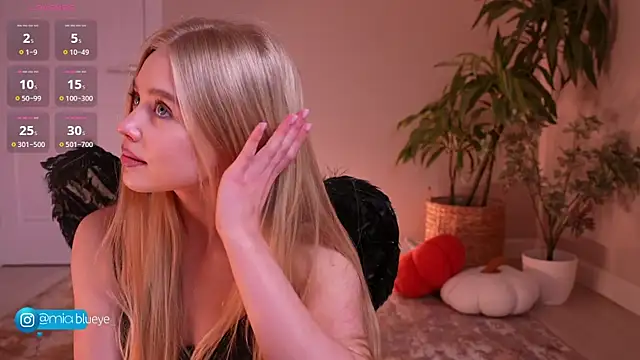 Snapshot of Miablueye chatting on October 30, 12:17 pm Miablueye online show from October 30, 12:17 pm