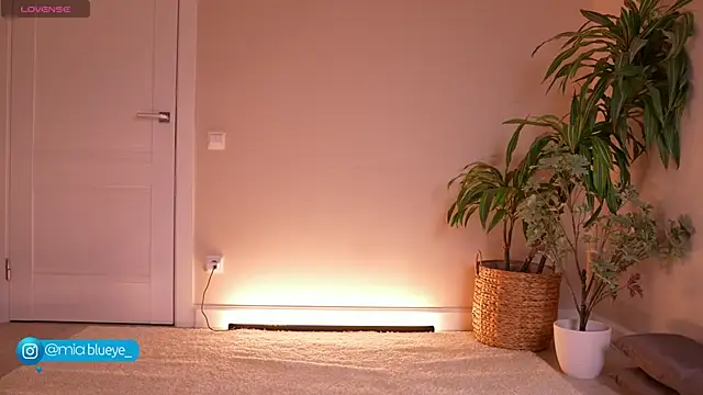 Snapshot of Miablueye chatting on November 2, 1:13 pm Miablueye online show from November 2, 1:13 pm