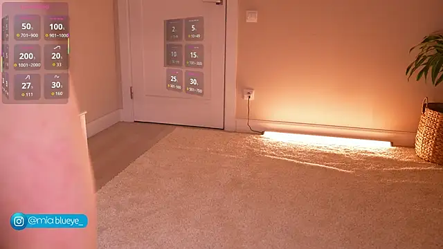 Snapshot of Miablueye chatting on November 9, 1:53 pm Miablueye online show from November 9, 1:53 pm