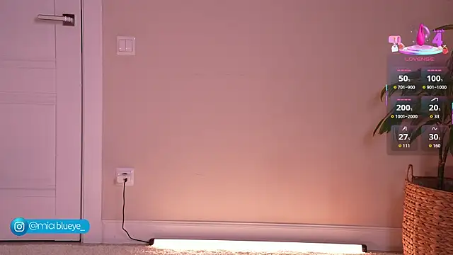 Snapshot of Miablueye chatting on November 16, 2:33 pm Miablueye online show from November 16, 2:33 pm