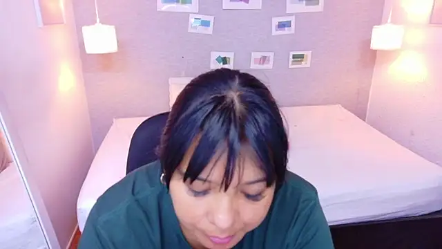 Snapshot of fat_naughtyass chatting on May 18, 12:33 pm fat naughtyass online show from May 18, 12:33 pm