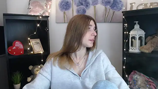 Snapshot of JuiceLips__ chatting on October 9, 9:18 am JuiceLips online show from October 9, 9:18 am