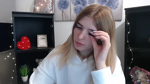 Snapshot of JuiceLips__ chatting on November 21, 12:15 pm JuiceLips online show from November 21, 12:15 pm