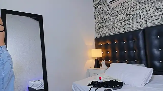 Snapshot of Martina_thompson69 chatting on September 11, 1:33 pm Martina thompson69 online show from September 11, 1:33 pm