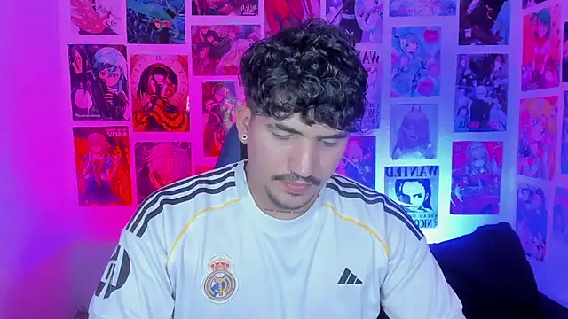 Snapshot of Saturn_boy chatting on December 15, 10:25 pm Saturn boy online show from December 15, 10:25 pm