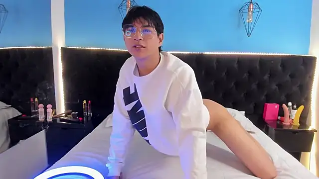 Snapshot of AleAurarashi chatting on September 23, 7:50 pm AleAurarashi online show from September 23, 7:50 pm