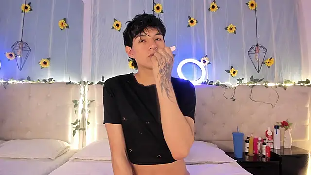 Snapshot of AleAurarashi chatting on November 13, 4:33 am AleAurarashi online show from November 13, 4:33 am