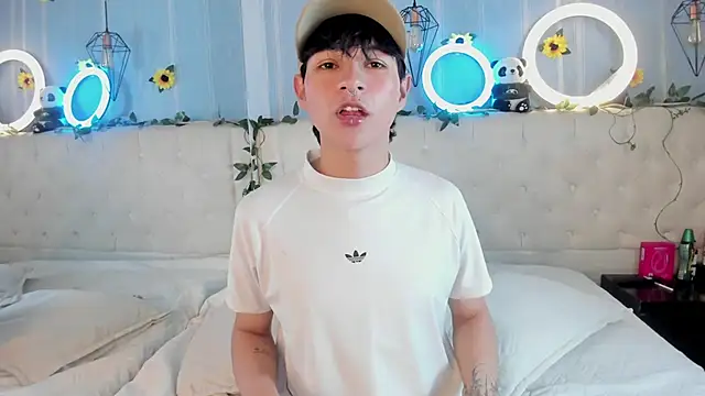 Snapshot of AleAurarashi chatting on November 18, 4:39 am AleAurarashi online show from November 18, 4:39 am