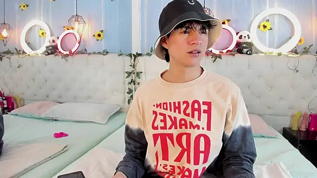 Snapshot of AleAurarashi chatting on November 19, 2:55 am AleAurarashi online show from November 19, 2:55 am