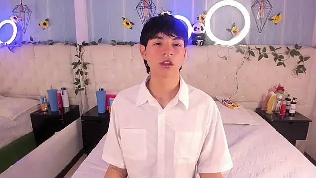 Snapshot of AleAurarashi chatting on November 25, 3:17 am AleAurarashi online show from November 25, 3:17 am