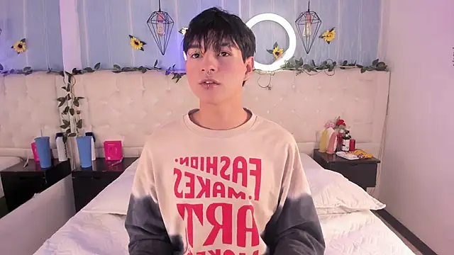 Snapshot of AleAurarashi chatting on November 26, 5:52 am AleAurarashi online show from November 26, 5:52 am