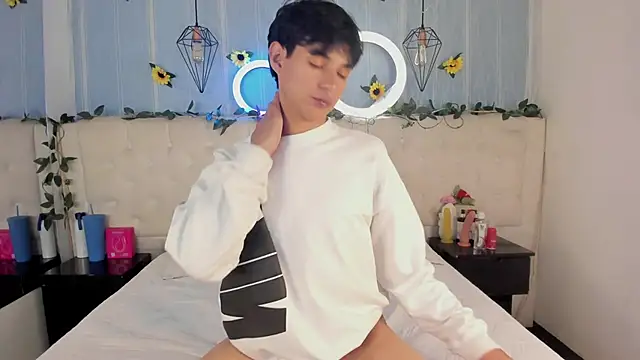 Snapshot of AleAurarashi chatting on November 28, 2:25 am AleAurarashi online show from November 28, 2:25 am