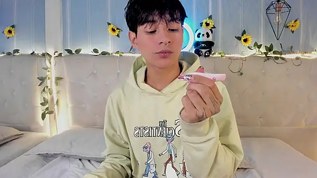 Snapshot of AleAurarashi chatting on December 1, 4:50 am AleAurarashi online show from December 1, 4:50 am