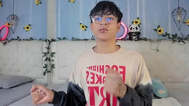 Snapshot of AleAurarashi chatting on December 2, 5:46 am AleAurarashi online show from December 2, 5:46 am