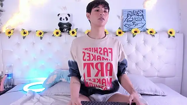 AleAurarashi online show from January 18, 12:47 am