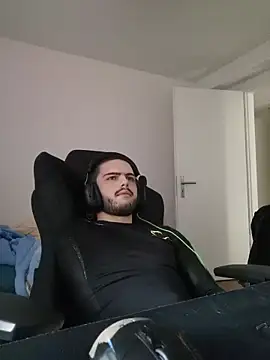 Snapshot of EyesNeverLies chatting on October 31, 7:42 am EyesNeverLies online show from October 31, 7:42 am