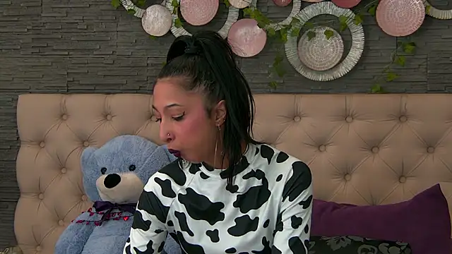 VannyFoxx online show from March 13, 2:56 pm