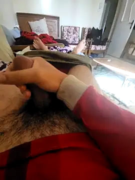 Snapshot of WelloffUpthrow chatting on December 16, 7:24 am WelloffUpthrow online show from December 16, 7:24 am