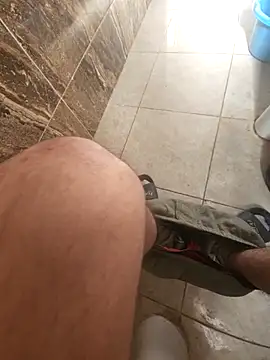 Snapshot of WelloffUpthrow chatting on December 18, 8:09 am WelloffUpthrow online show from December 18, 8:09 am