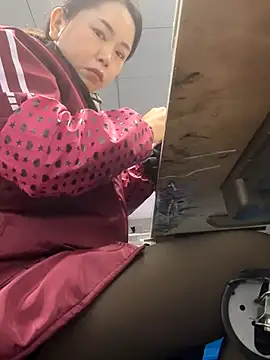 Snapshot of DHJM168 chatting on December 22, 12:18 am DHJM168 online show from December 22, 12:18 am