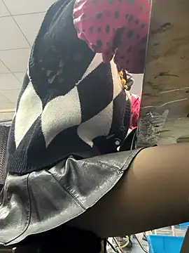 Snapshot of DHJM168 chatting on January 9, 1:08 am DHJM168 online show from January 9, 1:08 am