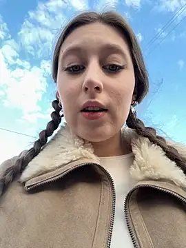 FroggyAnna online show from October 7, 1:41 pm