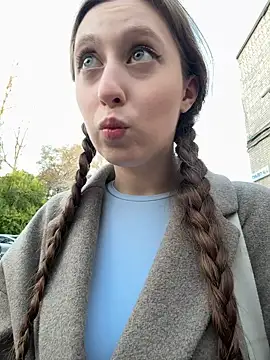 FroggyAnna online show from October 8, 2:14 pm