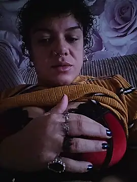 Snapshot of GoddessChantelle chatting on November 18, 10:09 am GoddessChantelle online show from November 18, 10:09 am