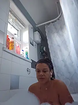 Snapshot of GoddessChantelle chatting on November 28, 2:20 pm GoddessChantelle online show from November 28, 2:20 pm