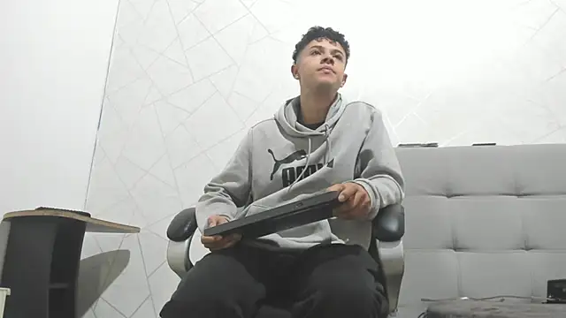 Snapshot of Alex_Colton7 chatting on November 14, 3:38 am Alex Colton7 online show from November 14, 3:38 am