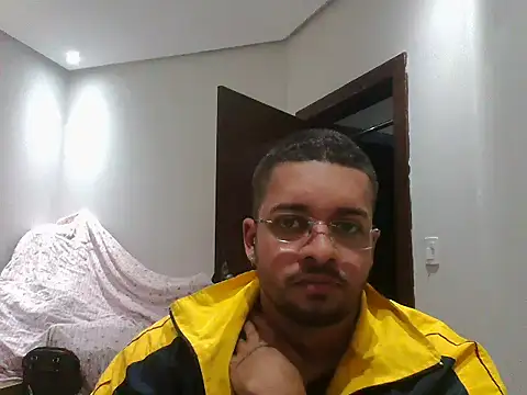 Snapshot of Mitt1993b chatting on October 21, 7:36 pm Mitt1993b online show from October 21, 7:36 pm