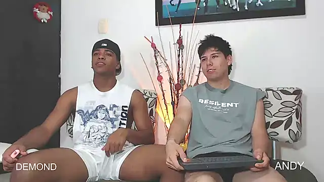 Snapshot of DEMOND_333 chatting on December 15, 3:22 am DEMOND 333 online show from December 15, 3:22 am