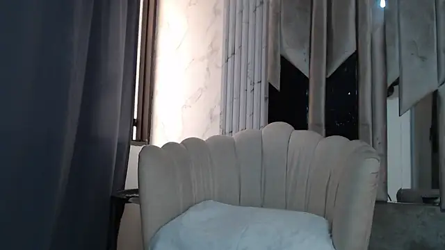 Snapshot of KiraaWild chatting on October 9, 5:33 pm KiraaWild online show from October 9, 5:33 pm