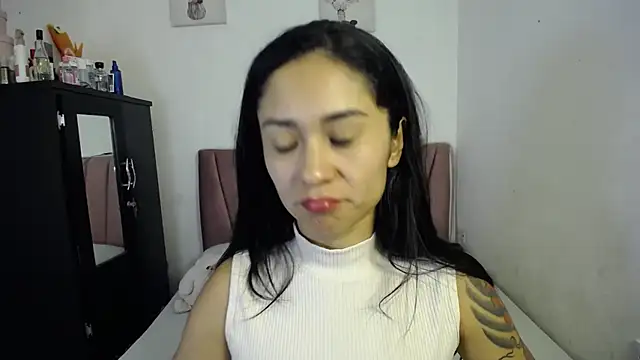 Liahdiaz  online show from July 6, 1:30 pm
