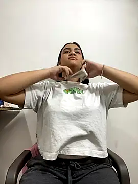 miawhithee online show from November 27, 1:40 am