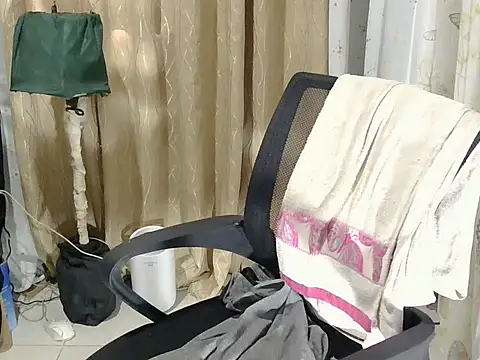 Snapshot of Pink_Scarlet chatting on November 21, 7:51 am Pink Scarlet online show from November 21, 7:51 am