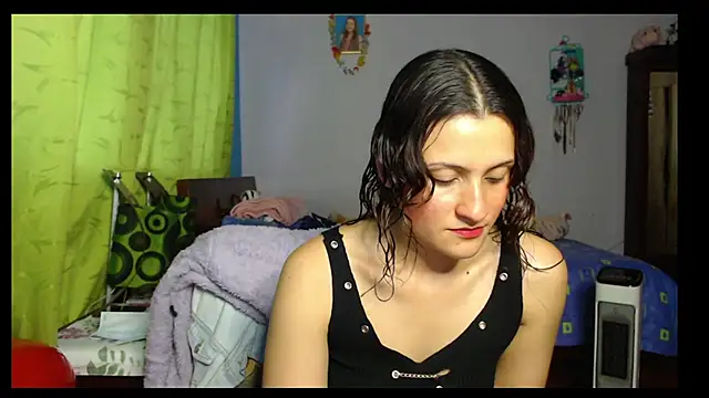 Snapshot of lindasyt chatting on September 12, 10:32 pm lindasyt online show from September 12, 10:32 pm